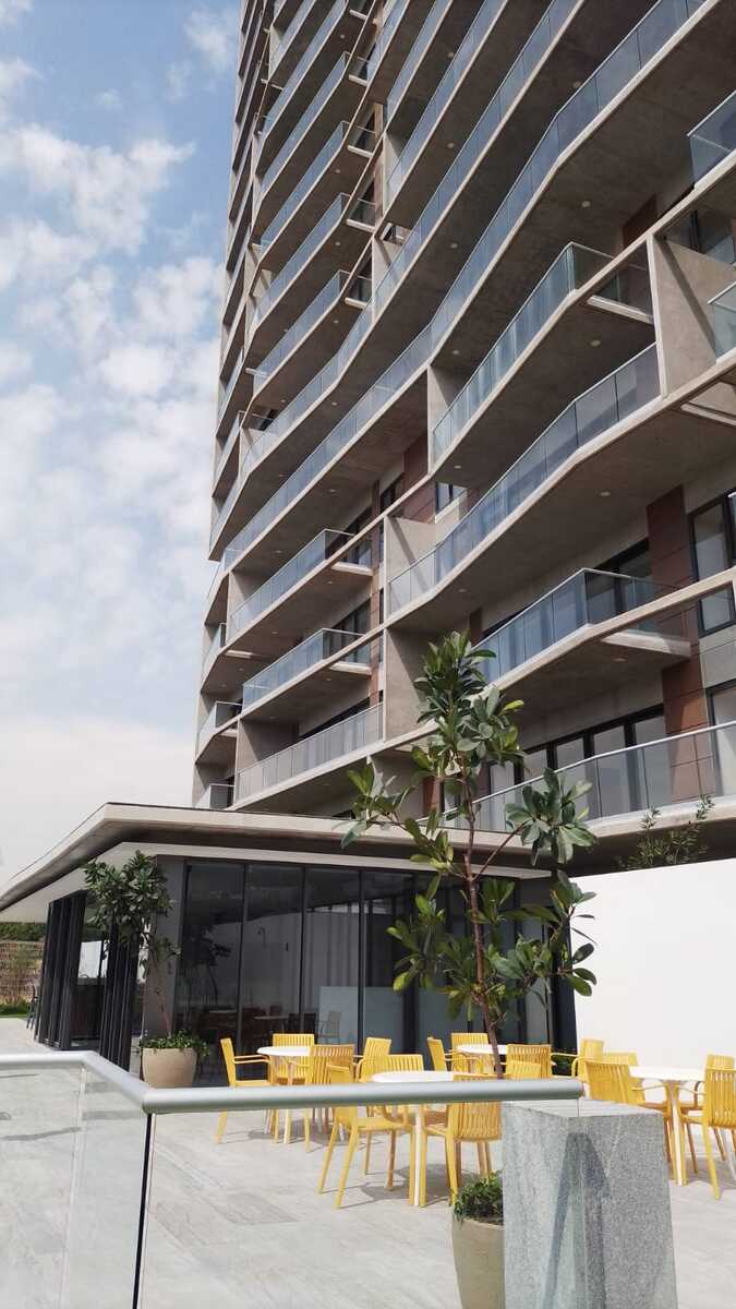 13 of 36: Fachada vista al campo de Golf Las Lomas