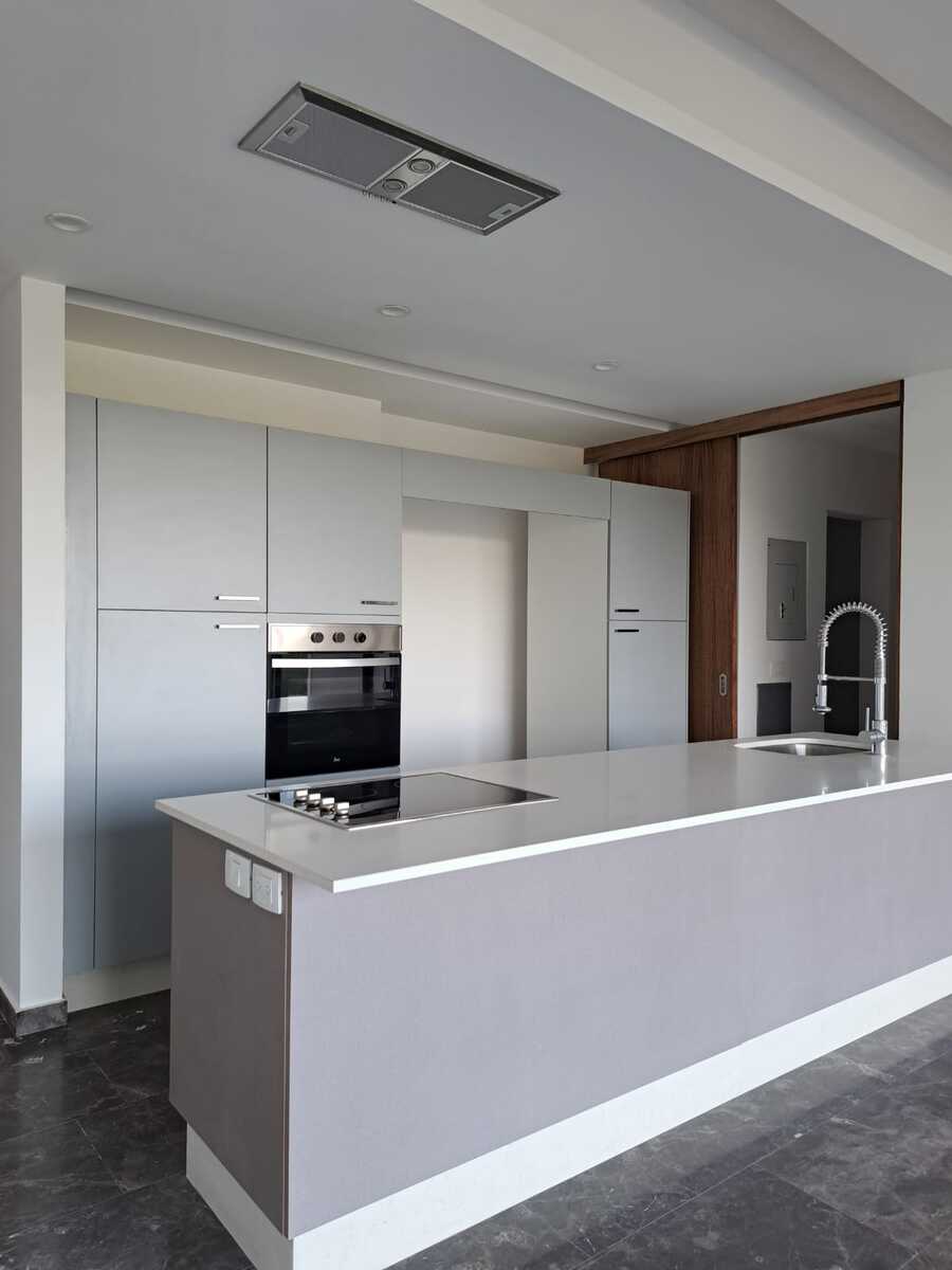 24 of 36: Cocina equipada