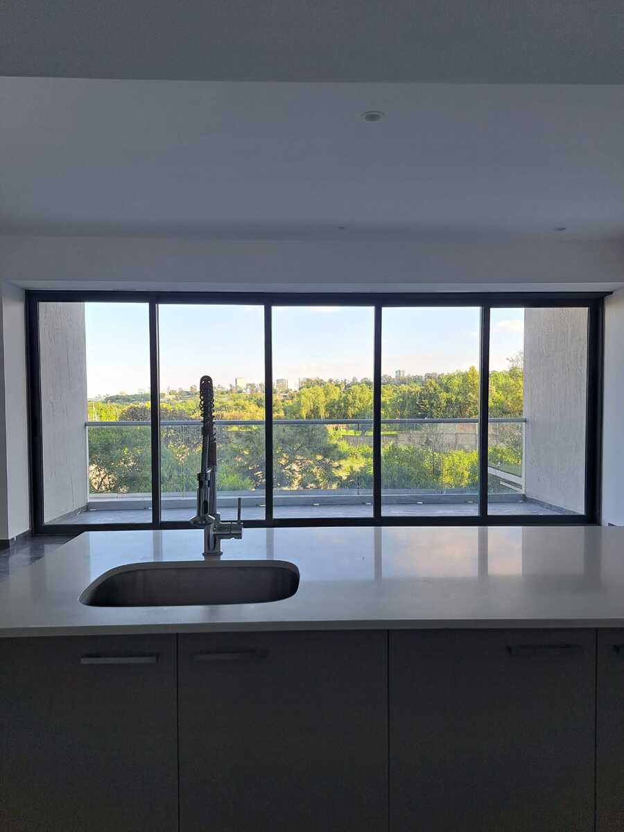 28 of 36: Vista área de día