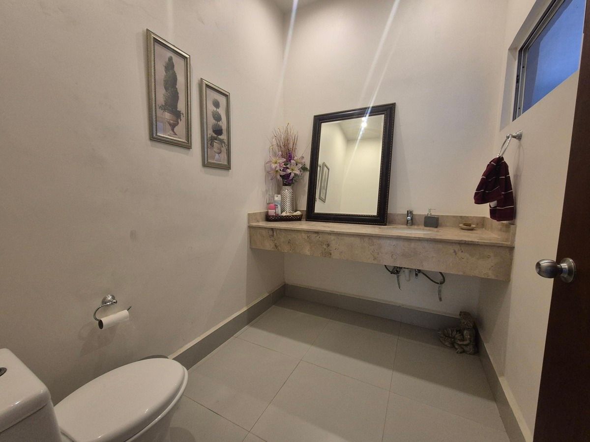 10 de 33: baño visitas