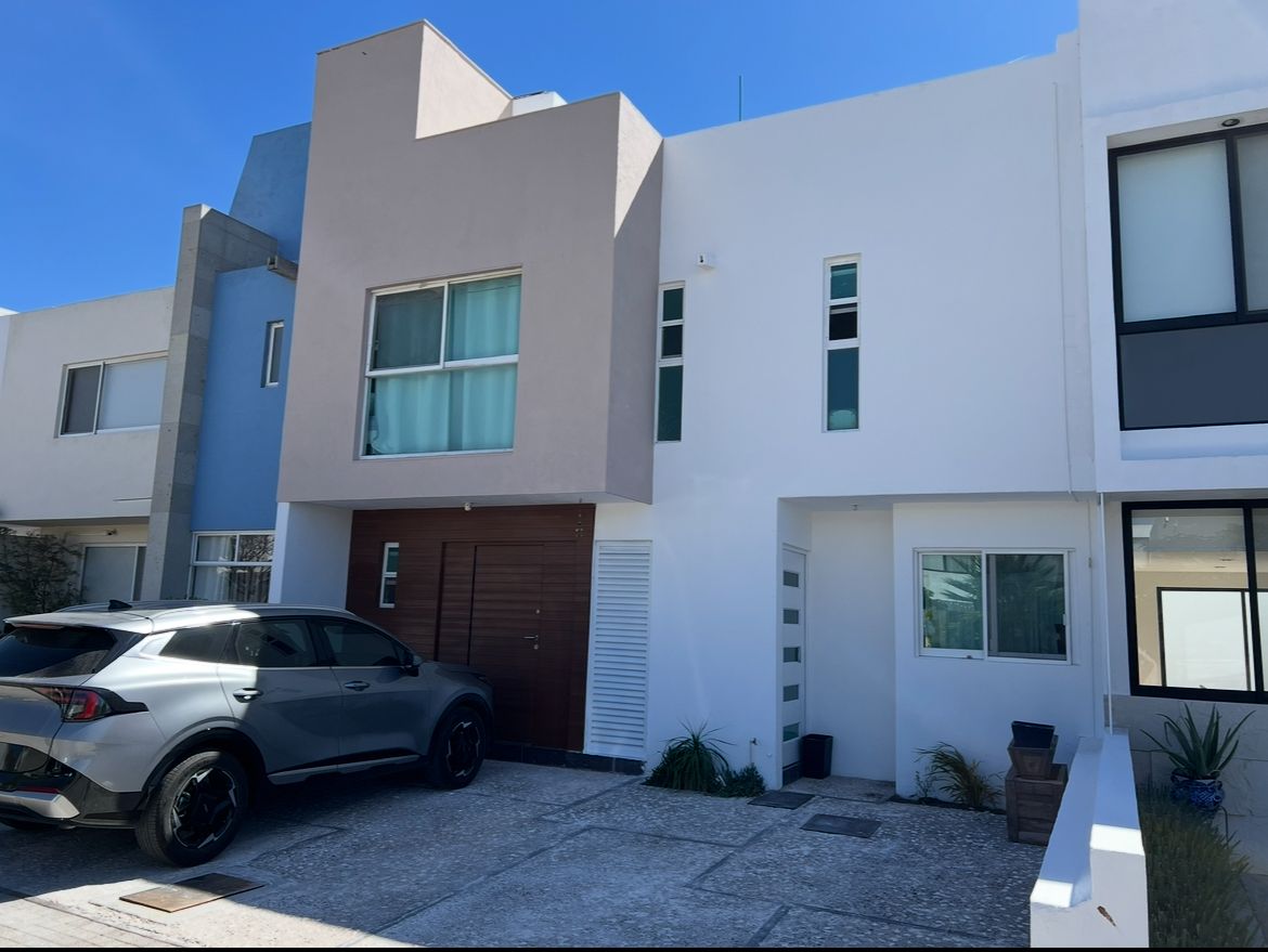 Oportunidad Casa Venta Privada Lucepolis Fraccionamiento Milenio III Queretaro - foto 1