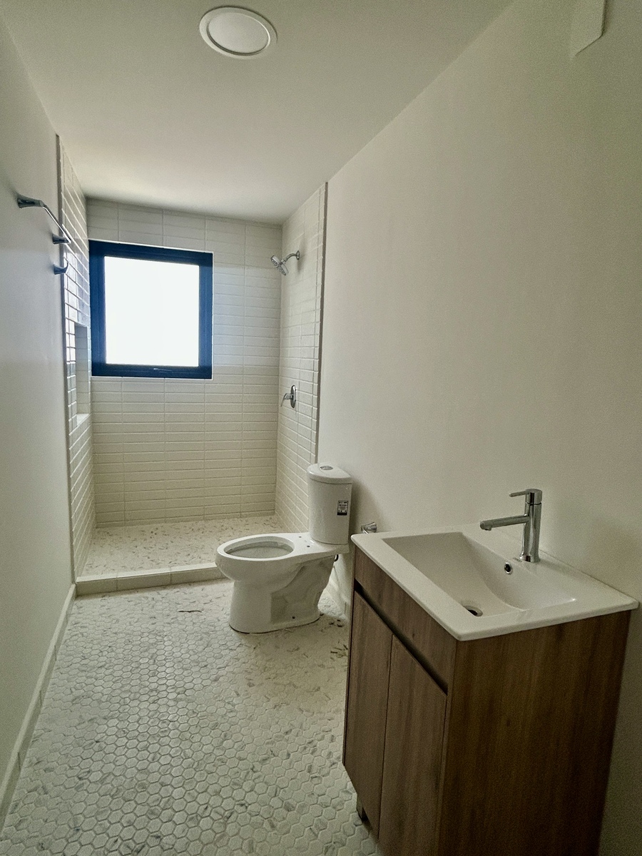 9 de 15: BAÑO RECAMARAS SECUNDARIAS