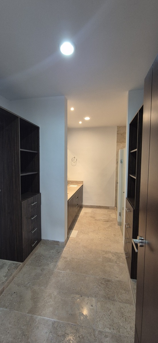 11 de 23: CLOSET VESTIDOR