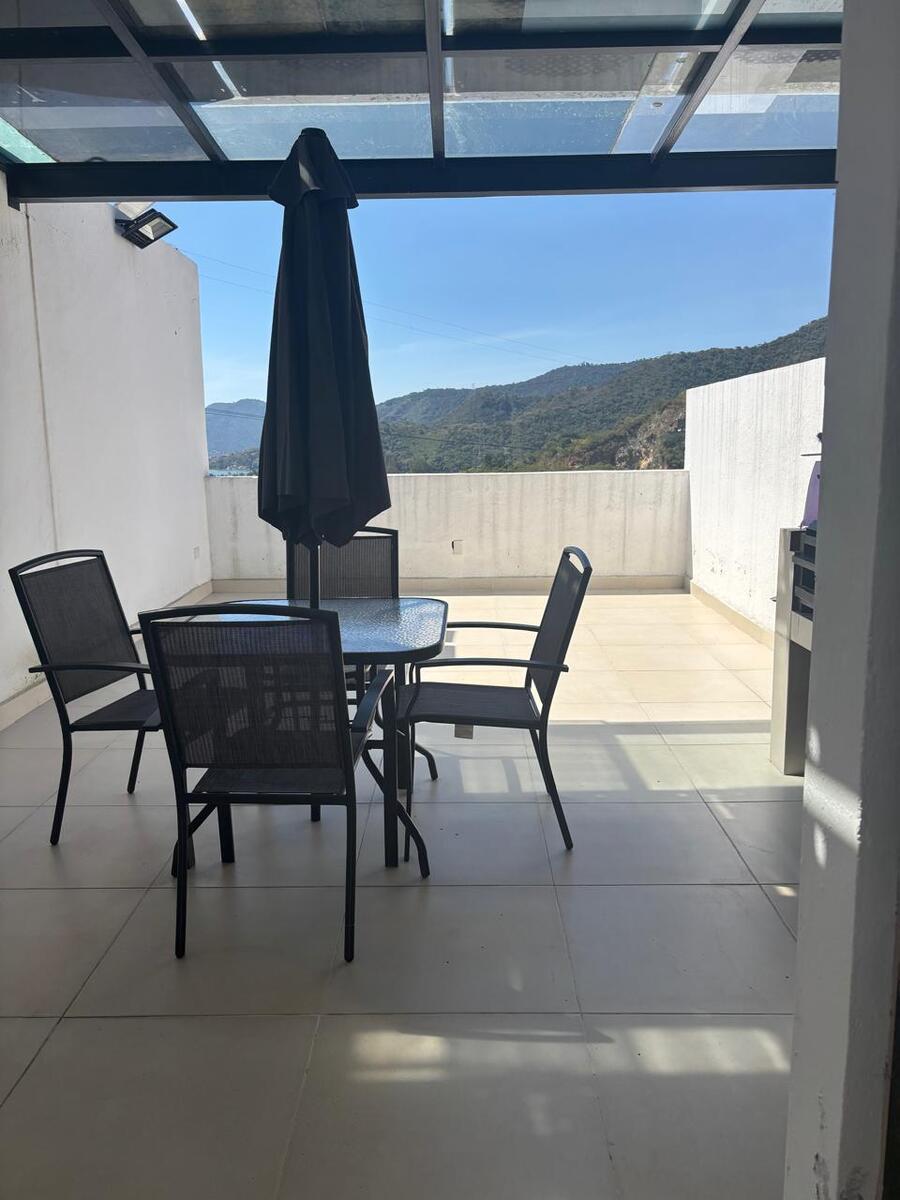 13 of 15: terraza y asador con medio baño