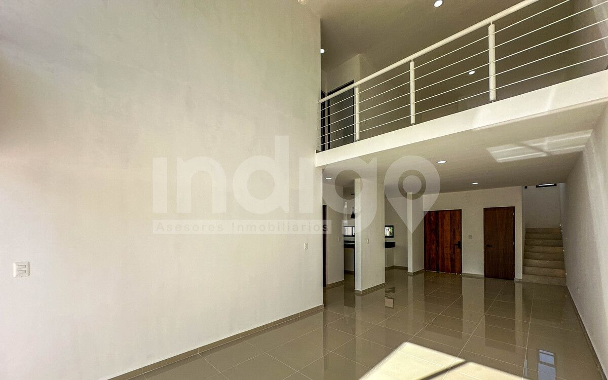 8 de 50: Sala con Techos a Doble Altura