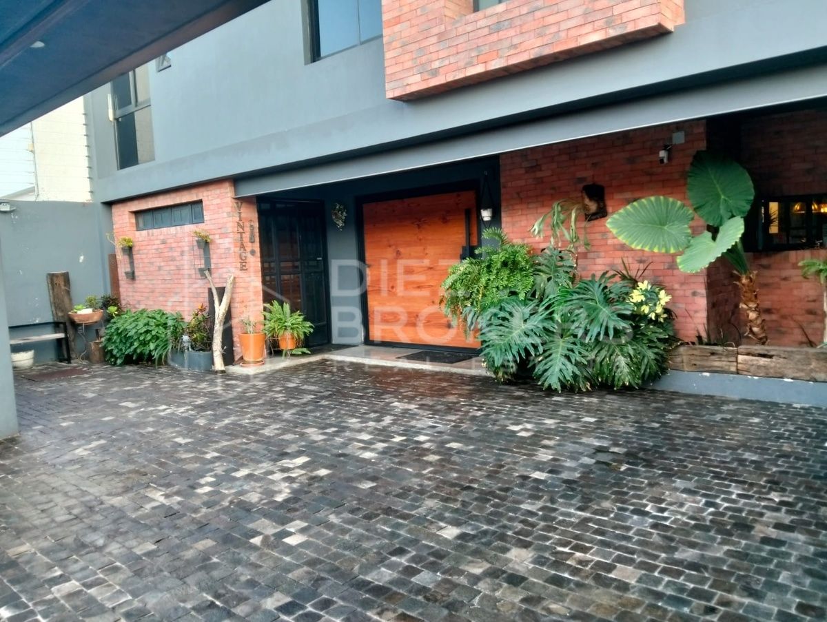 Casa en Venta - Fraccionamiento Jardines de Guadalupe, Zapopan. - foto 2