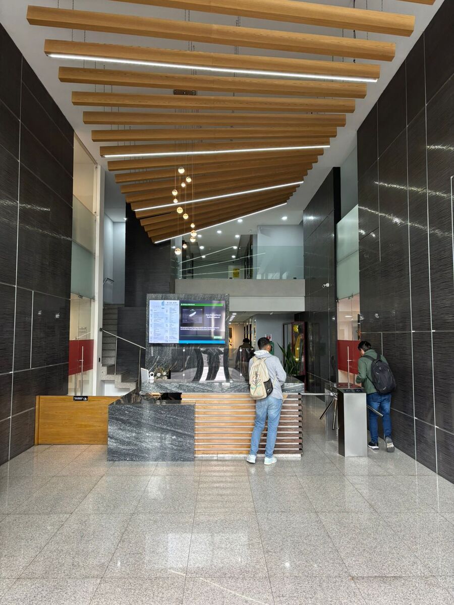 Venta de Oficina Amueblada y Equidapa en Centro Sur - foto 2