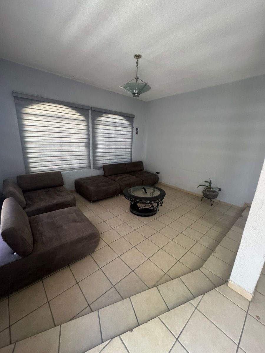 5 of 12: Sala amplia de 6 piezas