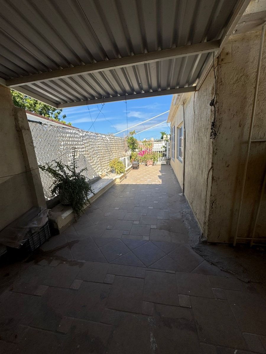 12 of 12: Plata alta con patio