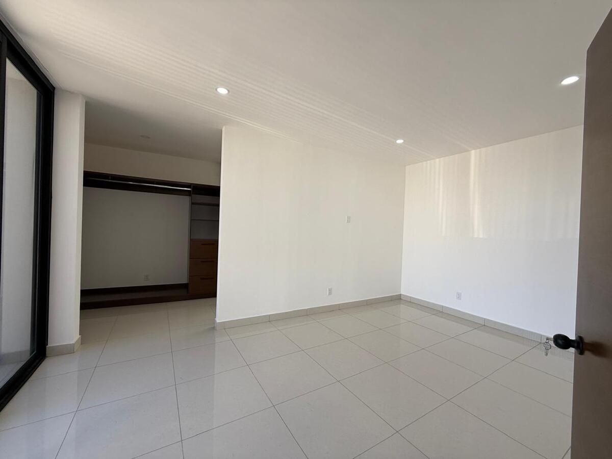 Moderna Residencia Nueva en Privada en zona las Plazas | 3 Rec | Paneles Solares - foto 3