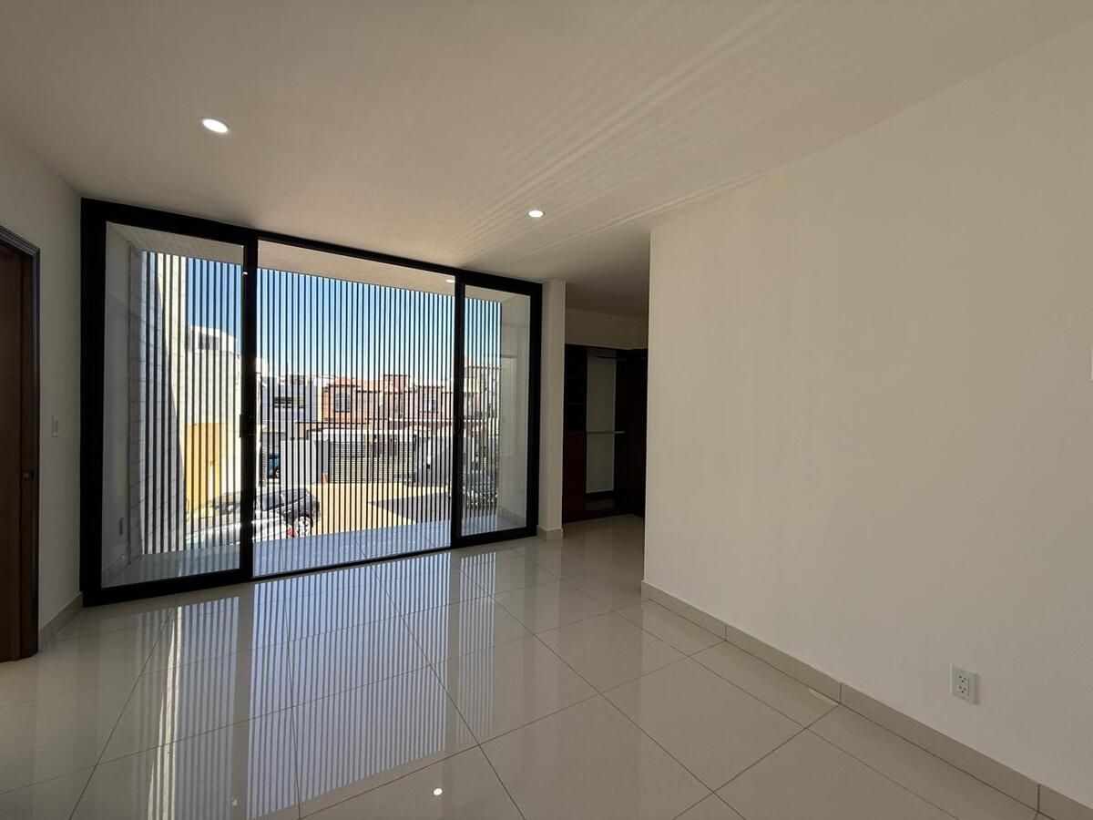 Moderna Residencia Nueva en Privada en zona las Plazas | 3 Rec | Paneles Solares - foto 4