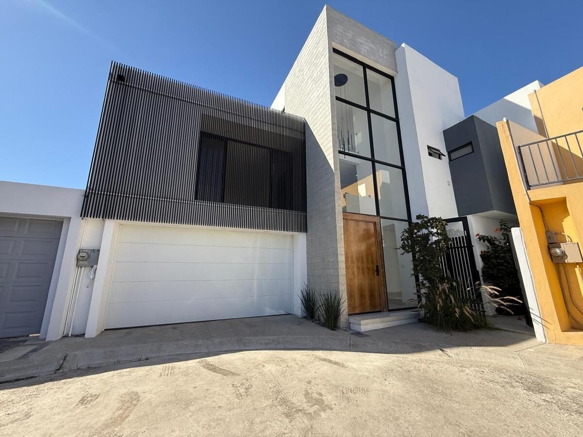 Moderna Residencia Nueva en Privada en zona las Plazas | 3 Rec | Paneles Solares