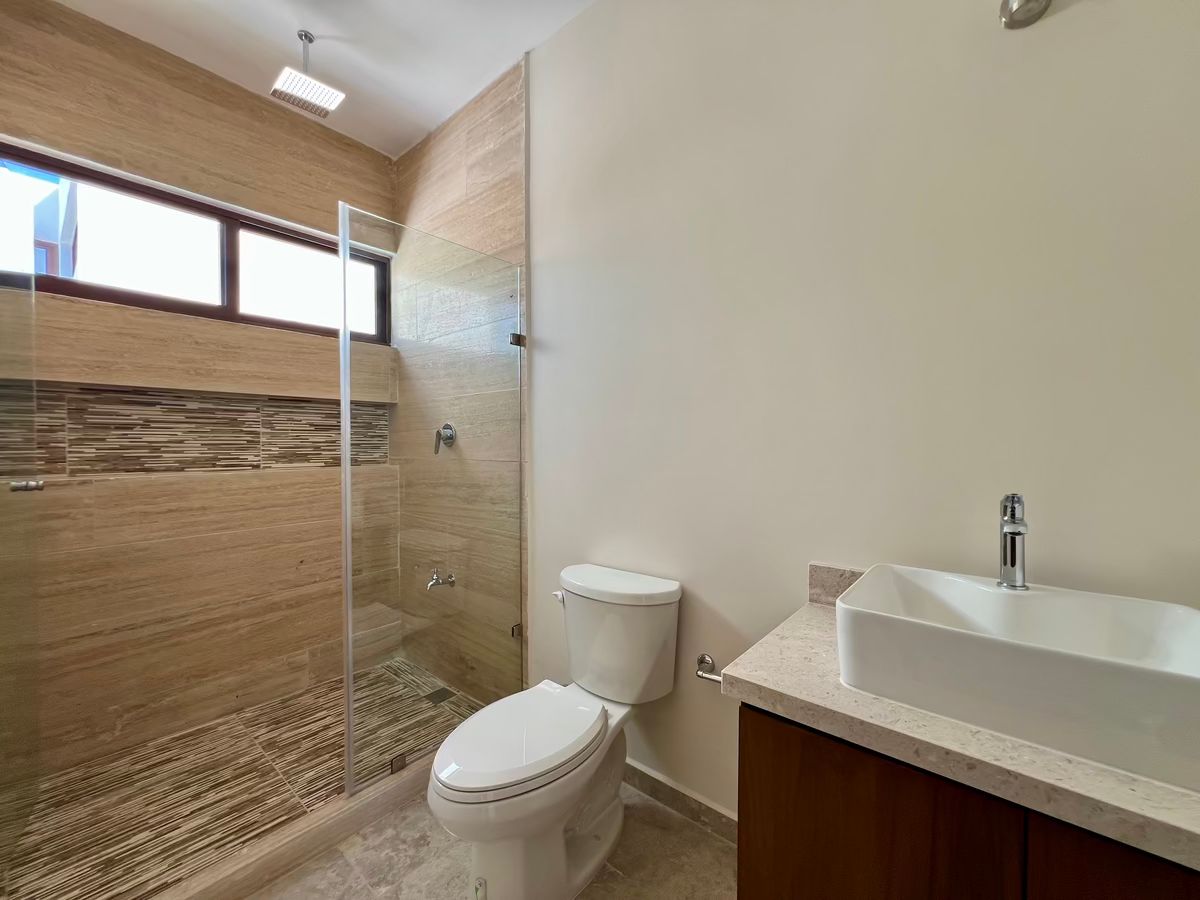 15 de 21: Baño Tercera Habitación