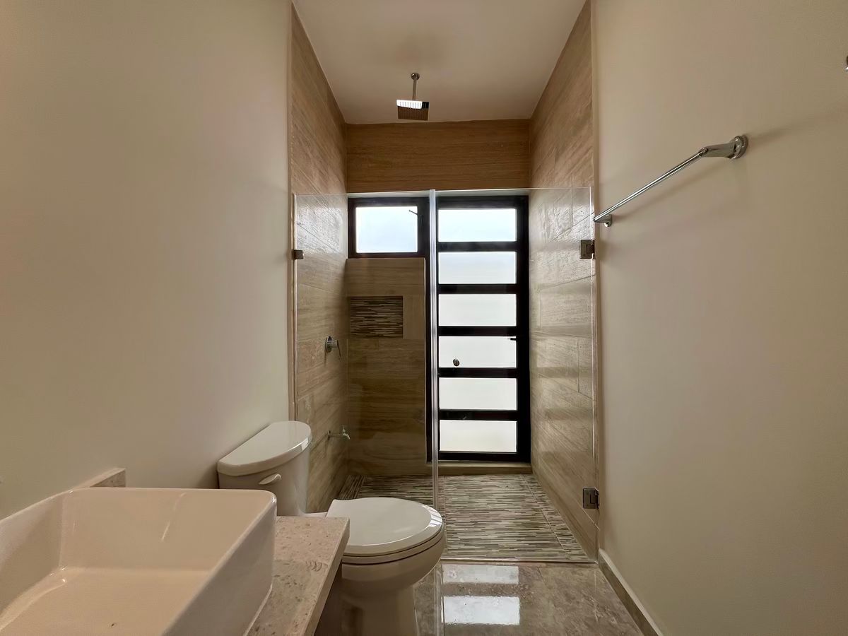 8 de 32: BañoRecámara Planta Baja