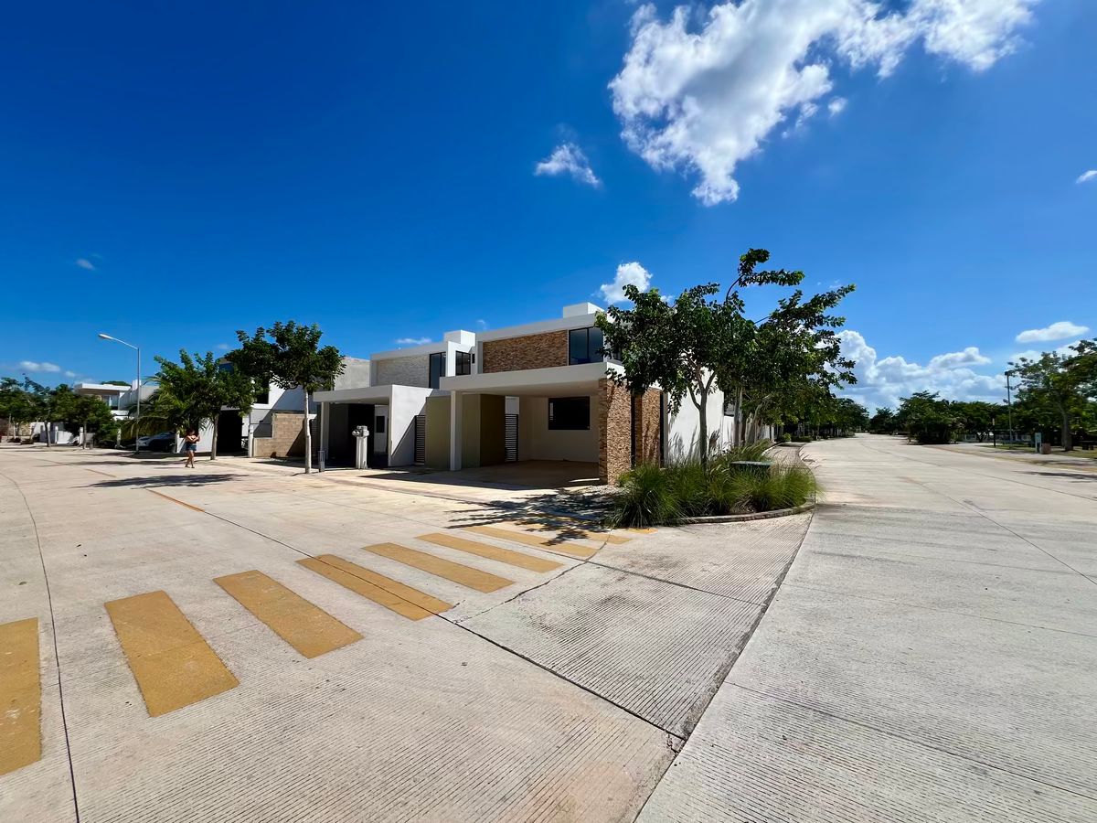 2 de 32: Casa en Esquina