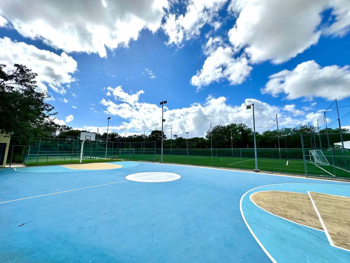 27 de 32: Cancha Deportiva