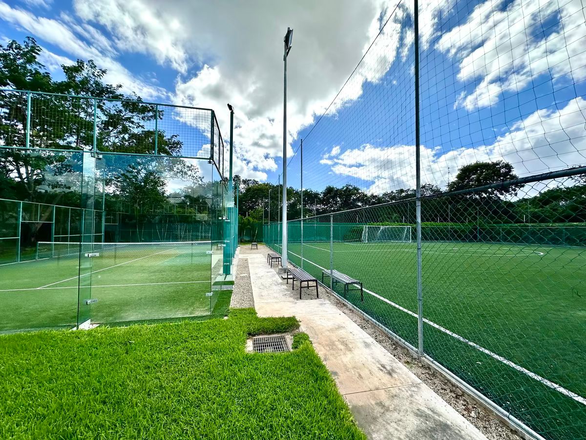 28 de 32: Cancha Deportiva