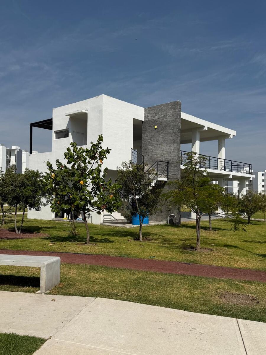 8 of 11: Terraza de eventos