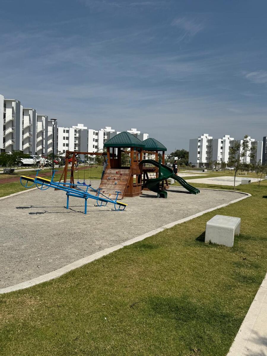 11 of 11: Juegos infantiles