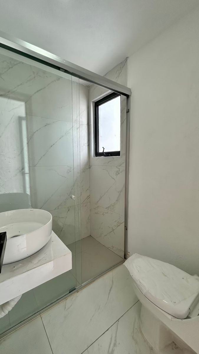 12 de 31: baño cuarto de servicio