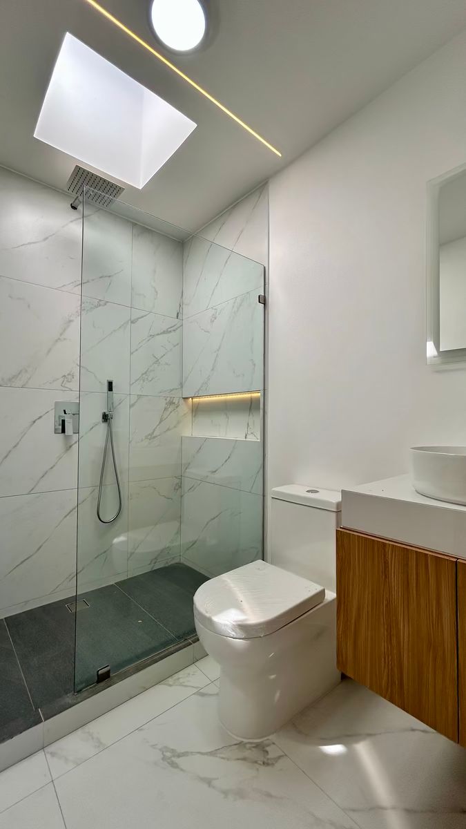 25 de 31: baño completo compartido recámaras secundarias