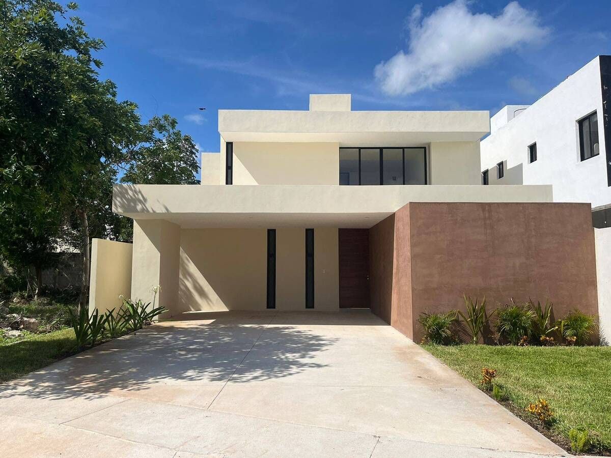 Casa con recámara en planta baja en venta en privada al Norte de Mérida