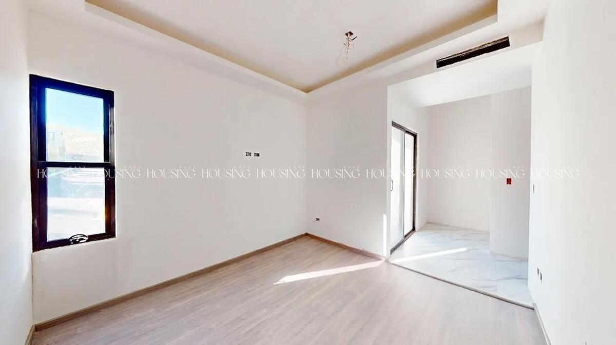 8 de 13: Recámara principal con vestidor  y Baño