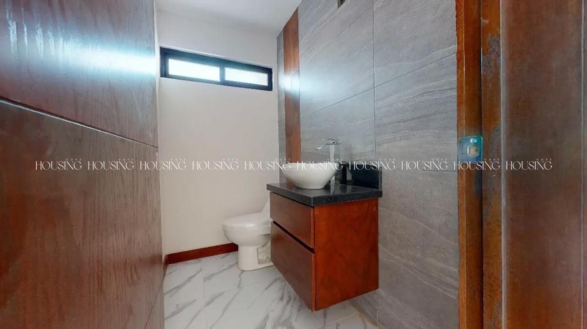 4 de 13: Medio baño