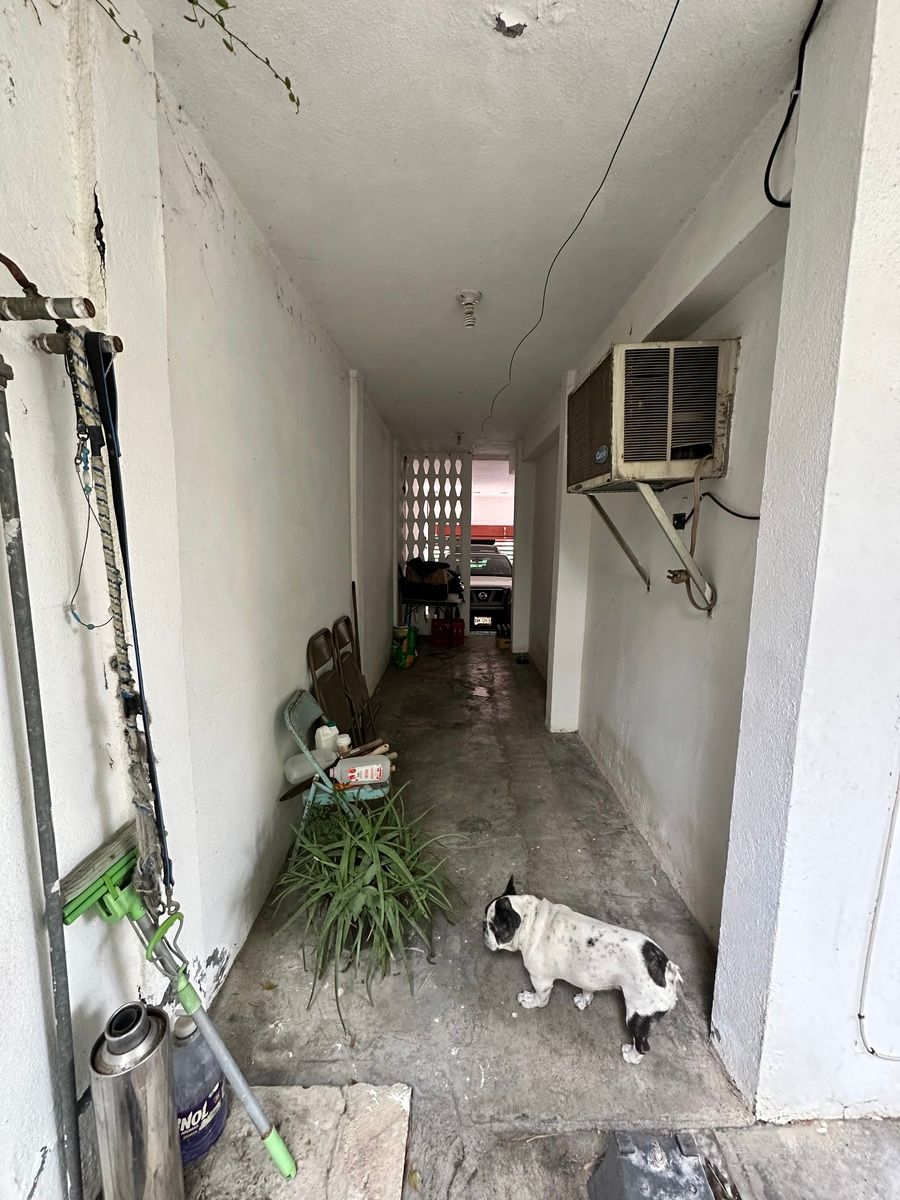 4 de 14: Area techada en lateral de la casa