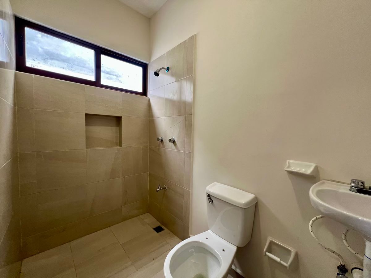 16 de 29: Baño Cuarto de Servicio