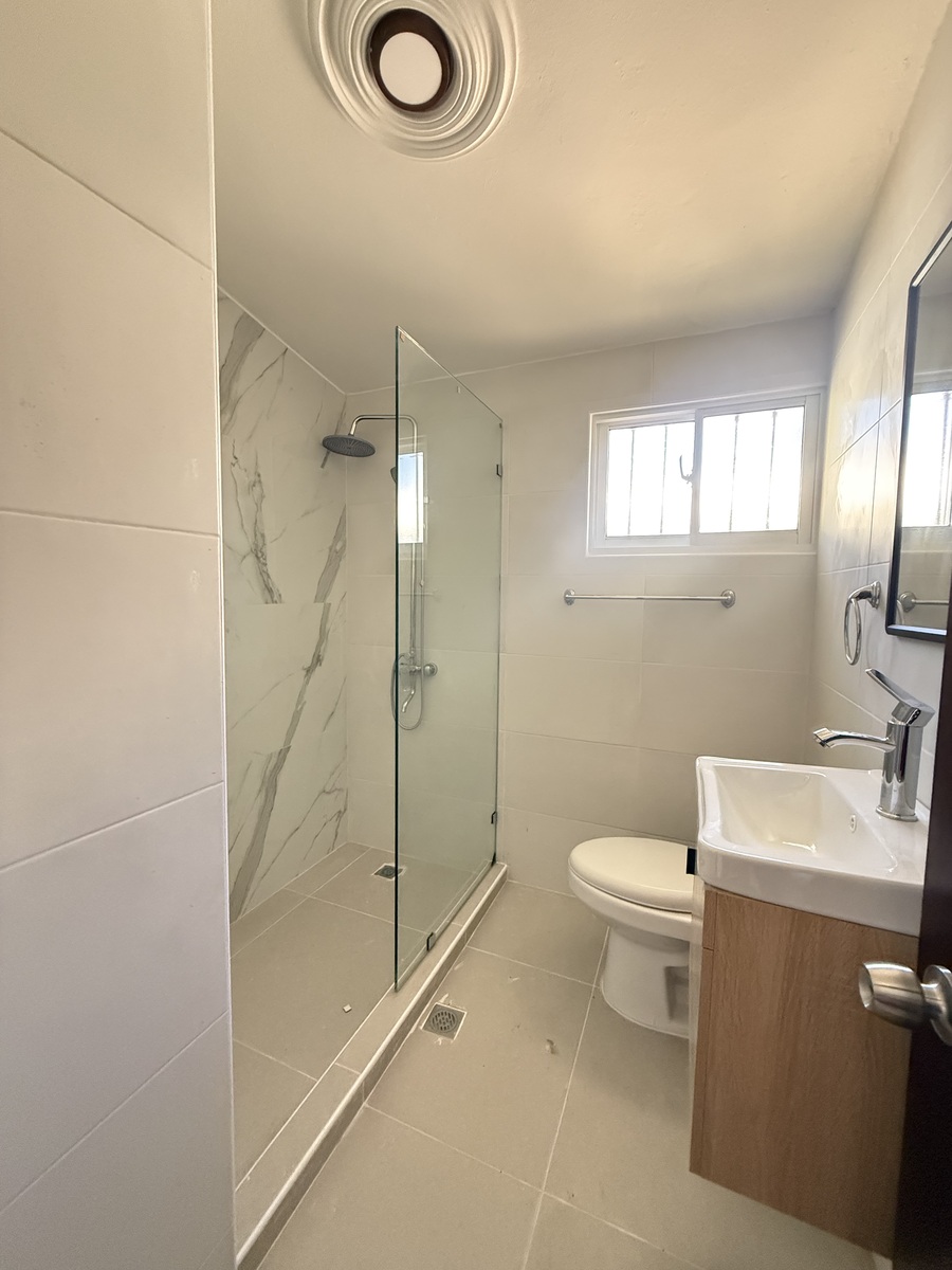 16 de 23: Baño hab. Secundarias