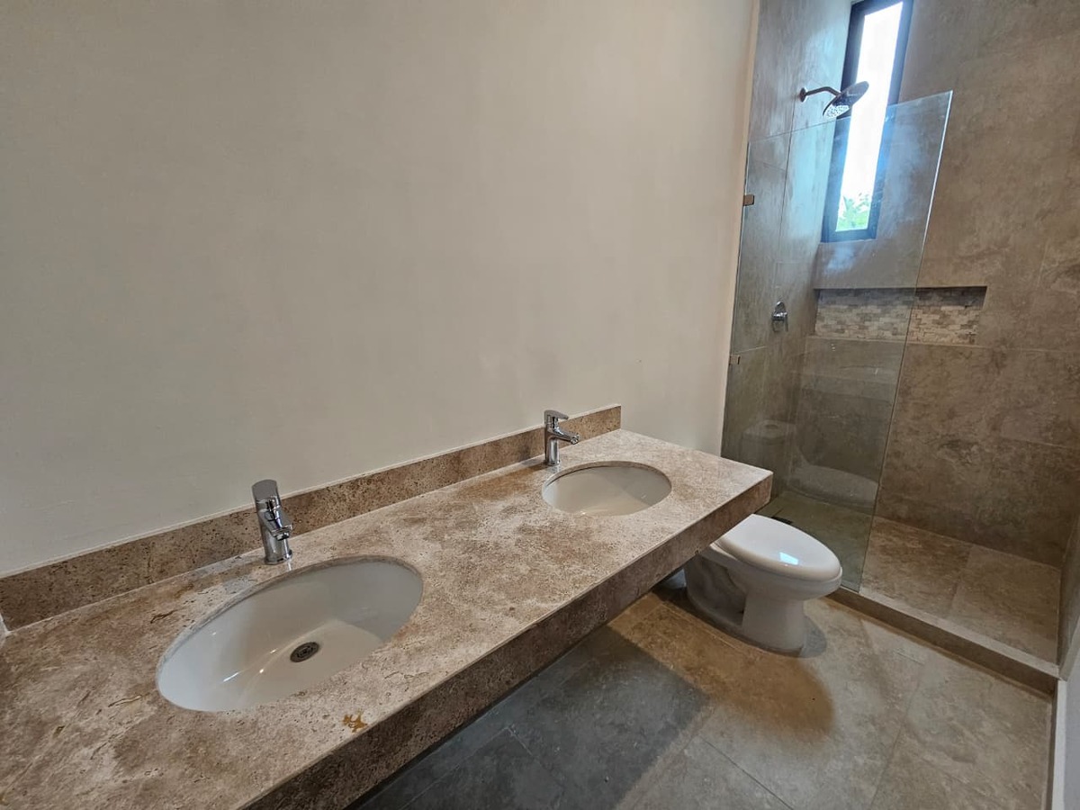 4 of 11: Baño Recámara Principal