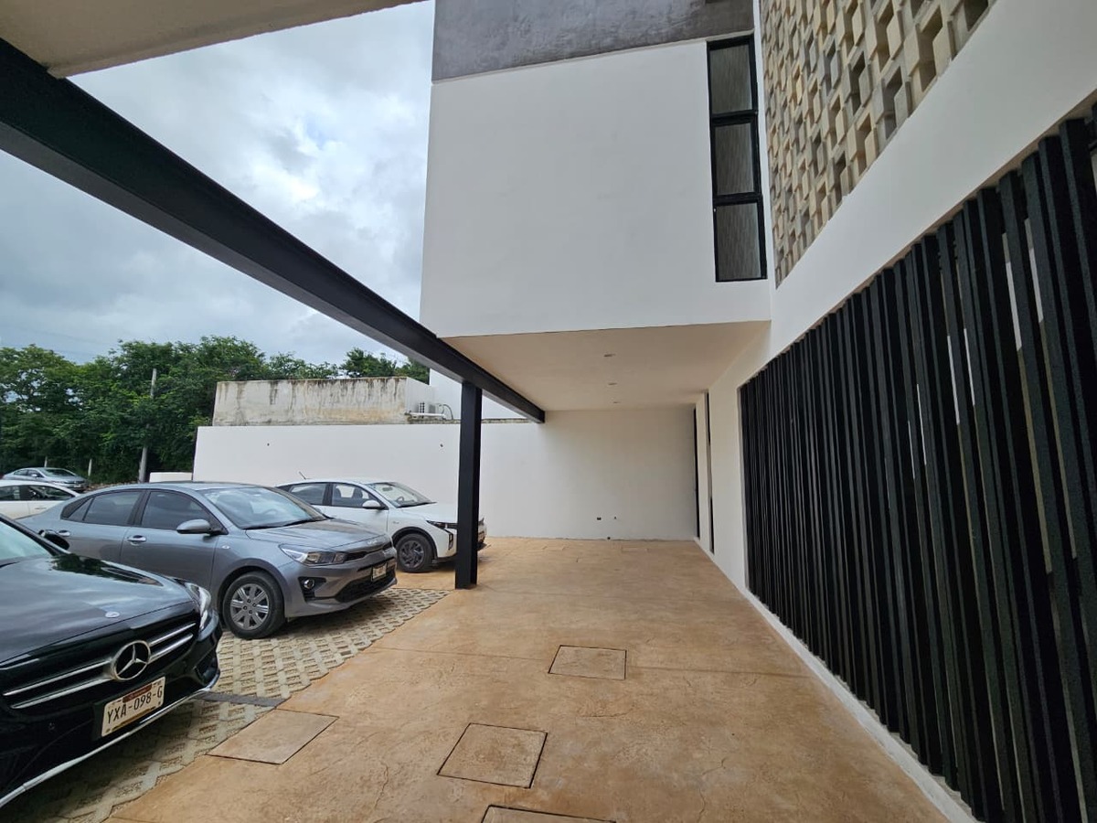 13 of 13: Estacionamiento