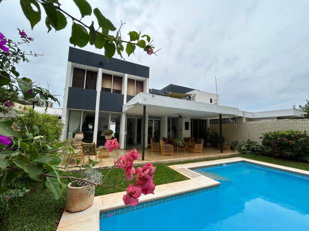 1 de 16: Fachada Posterior