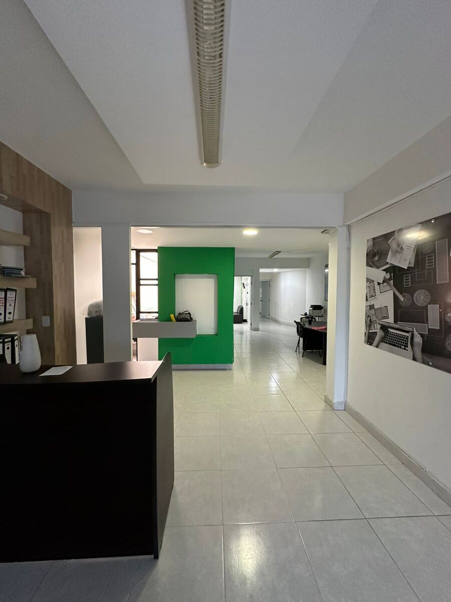 7 of 10: Lobby Planta Alta