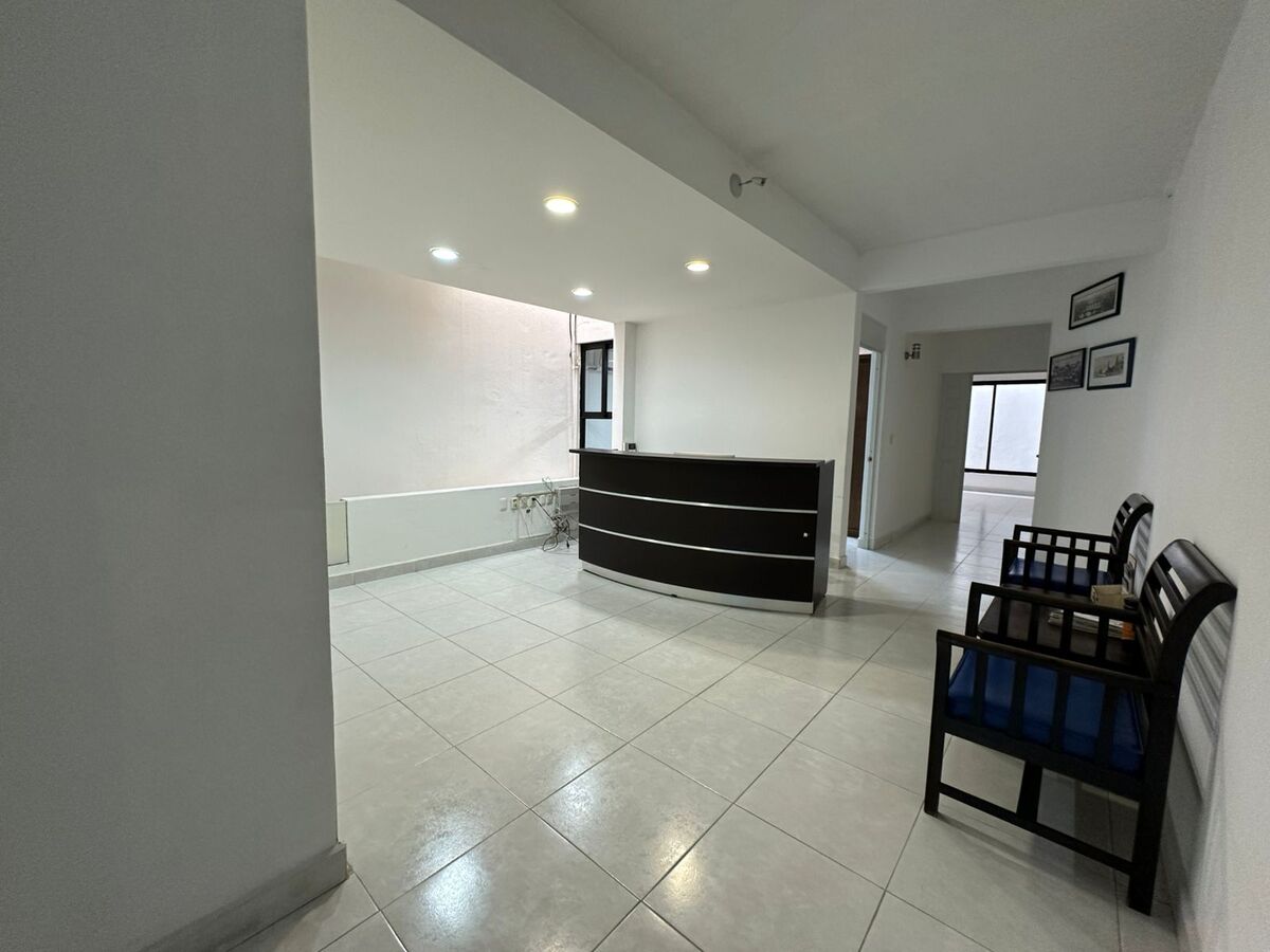 8 of 10: Lobby Planta Baja