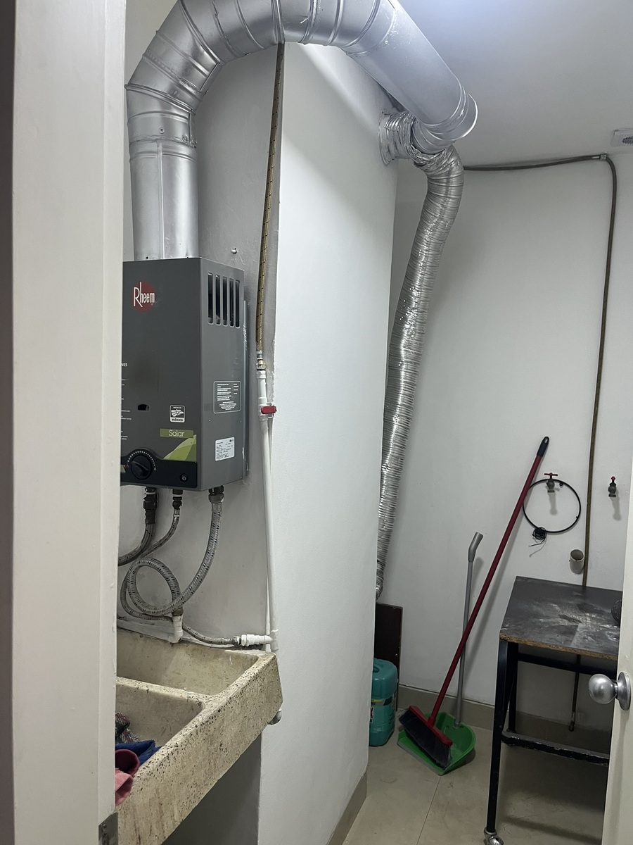 6 of 26: CUARTO DE LAVADO CON INSTALACION DE LAVADORA