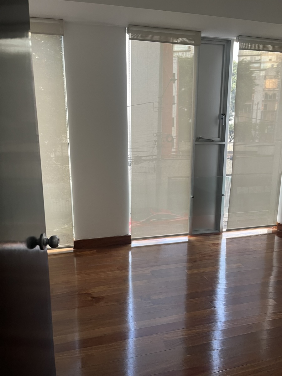 10 of 26: SALA COMEDOR, PISO DE MADERA DE ROBLE