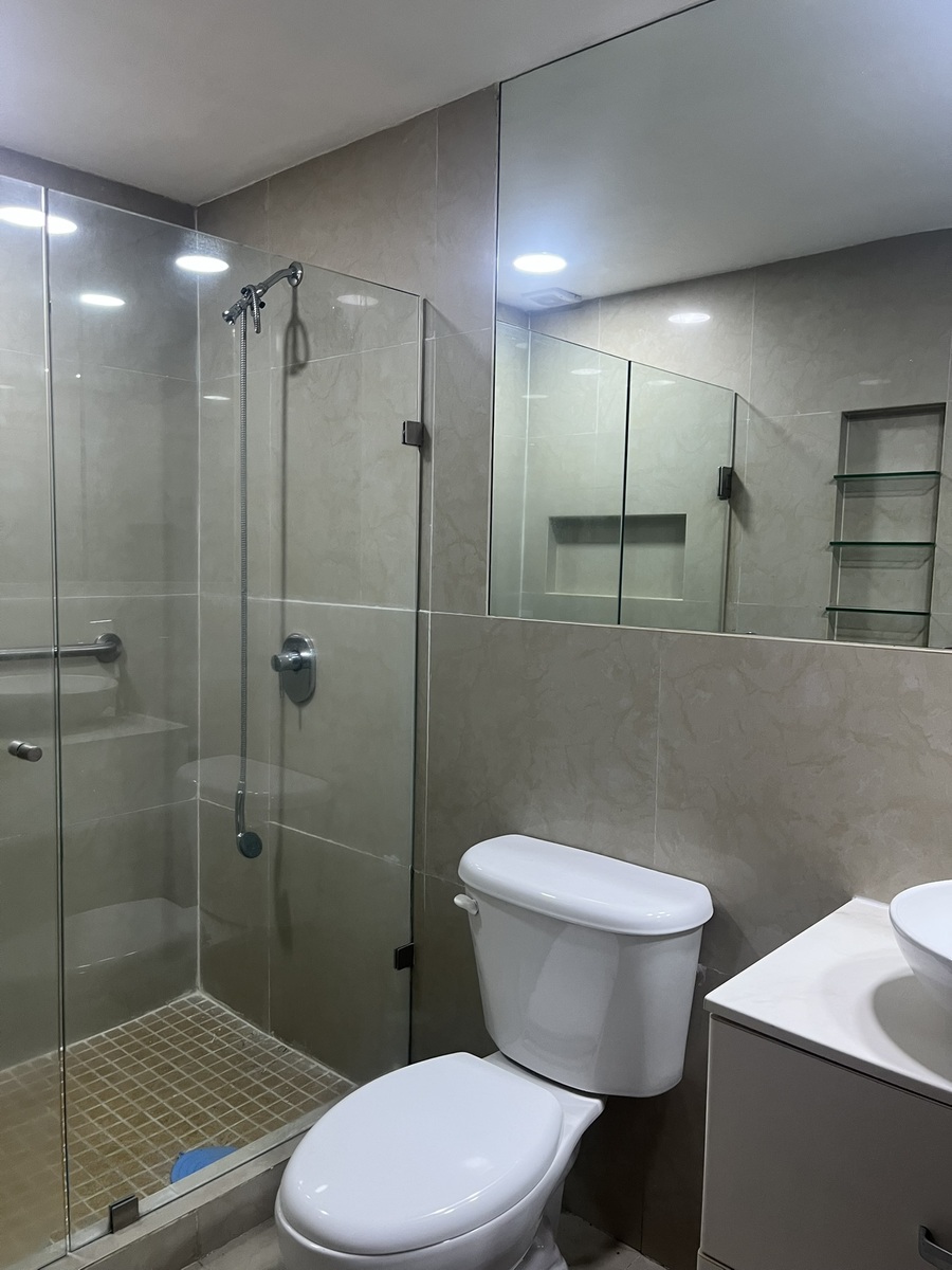 18 of 26: OTRO BAÑO