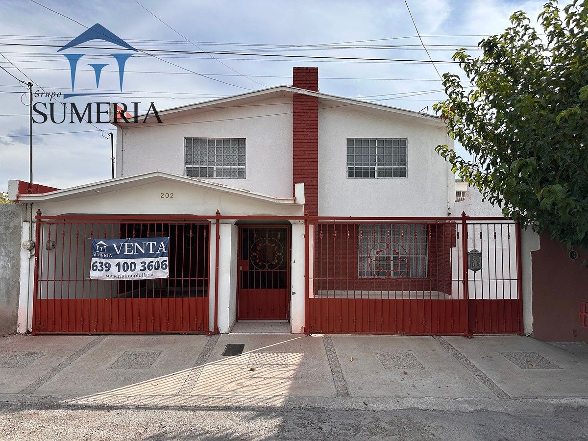 Casa à venda com quarto no andar térreo localizada na Zona Central, foto 1 de 23