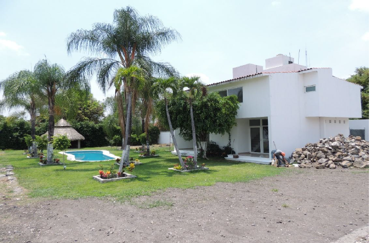 4 de 14: CISTERNA Y ESTACIONAMIENTO.