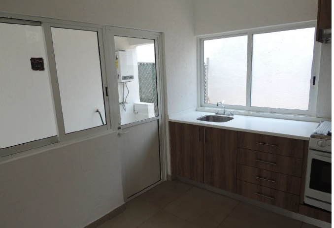 11 de 14: COCINA INTEGRAL CON TARJA Y ESTUFA.