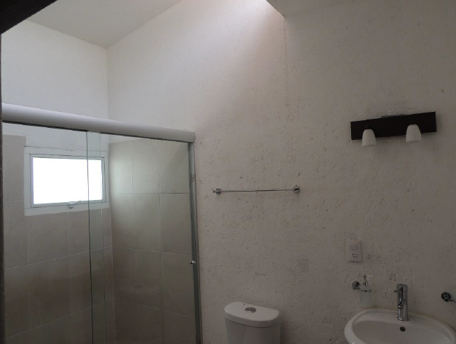 10 de 14: 2 RECAMARAS COMPARTEN BAÑO.