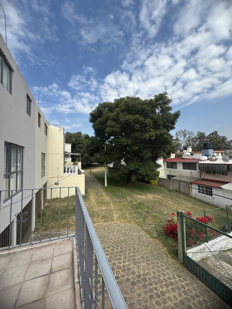 1 of 21: Fachada posterior