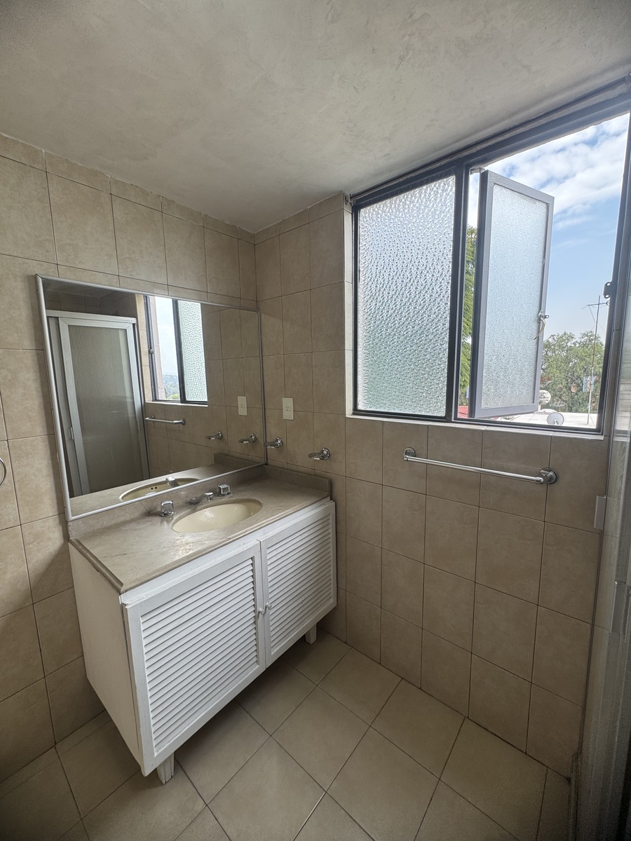 11 of 21: Baño recámara principal