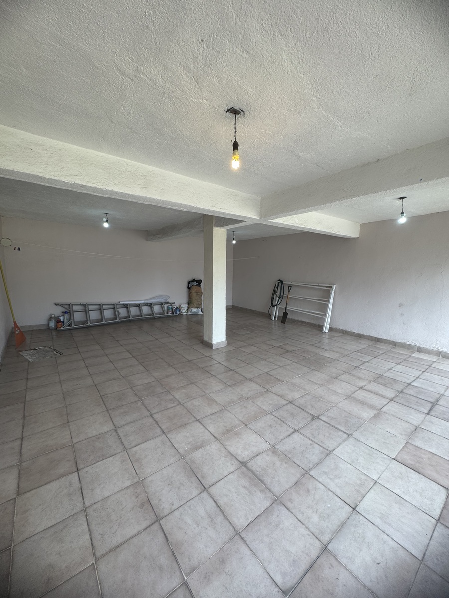 16 of 21: Garage techado para 2 autos