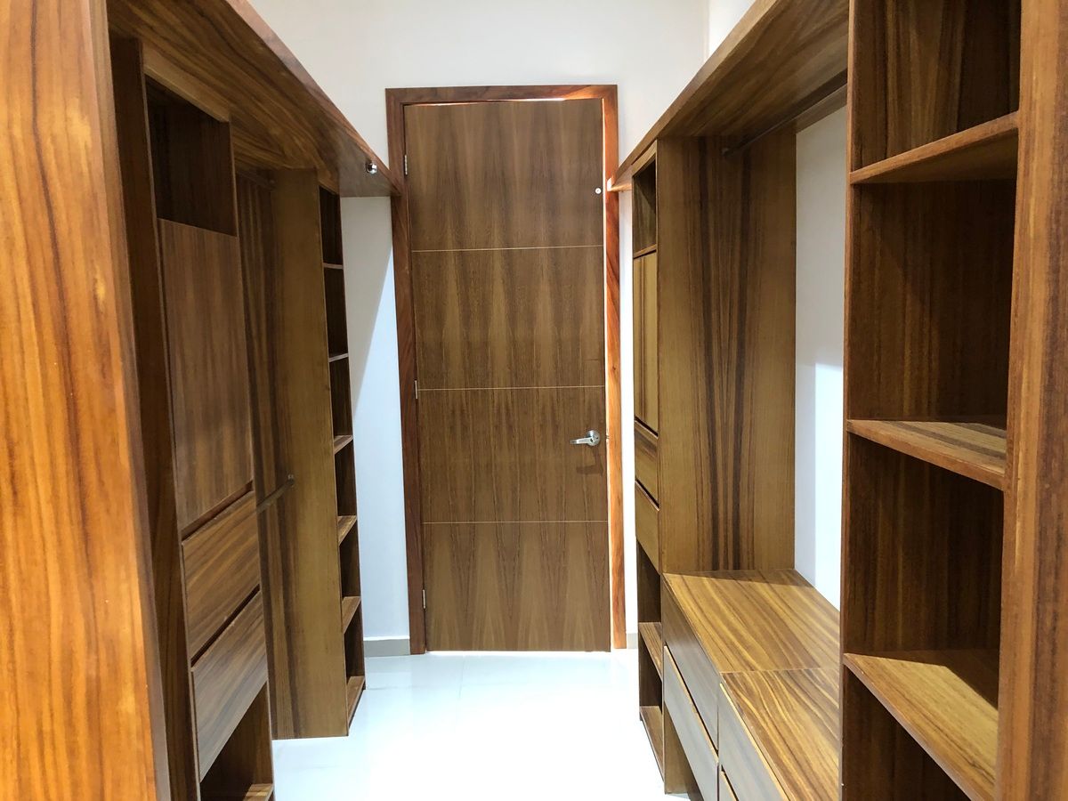 15 of 24: Vestidor recámara pincipal