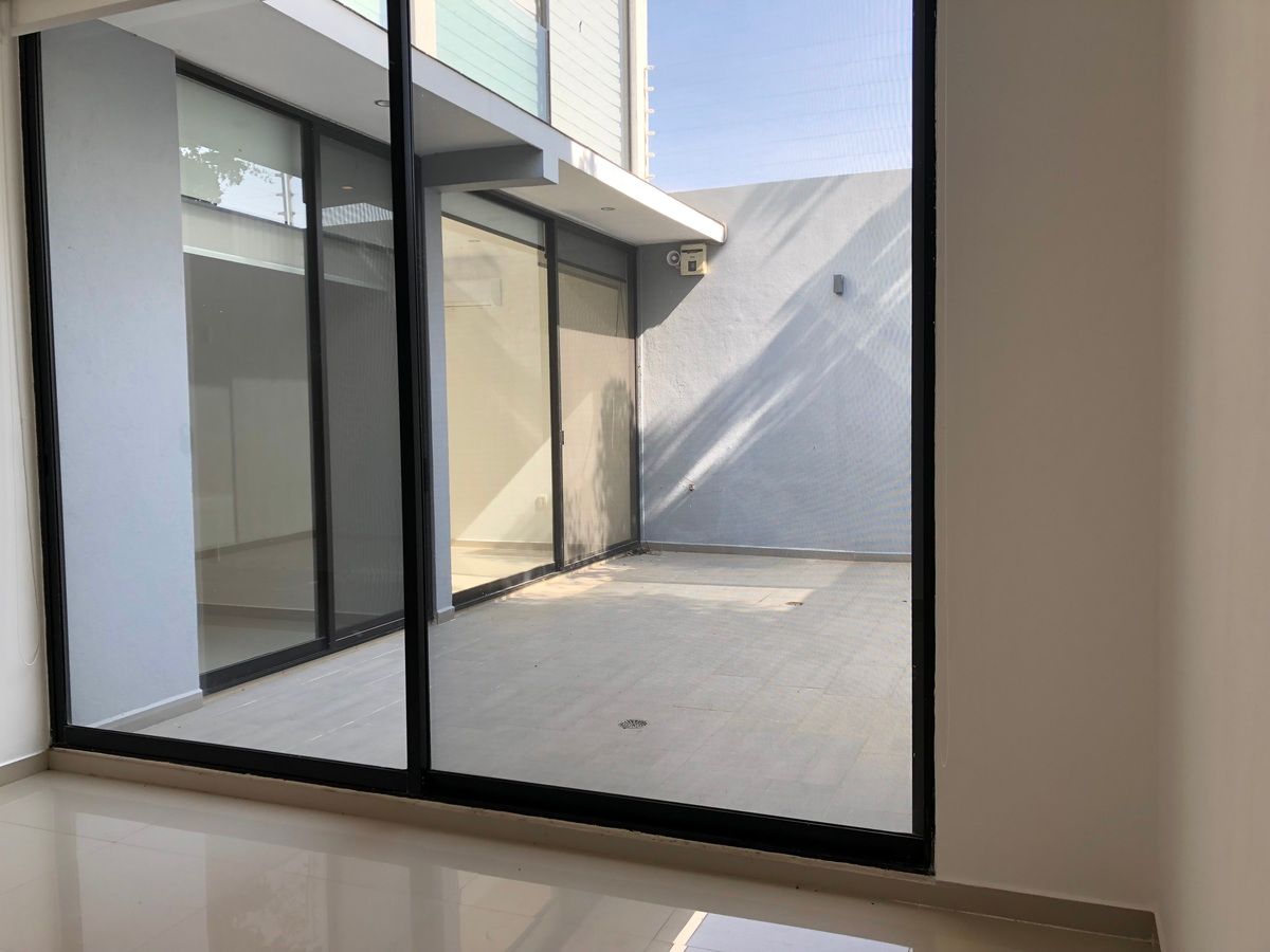 9 of 24: vista a terraza desde sala