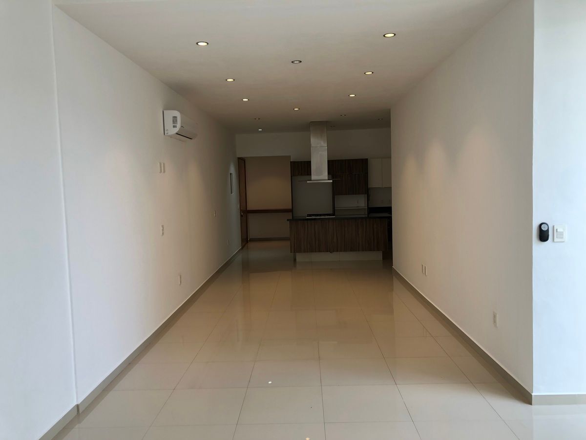 8 of 24: espacio sala, comedor, cocina de fondo