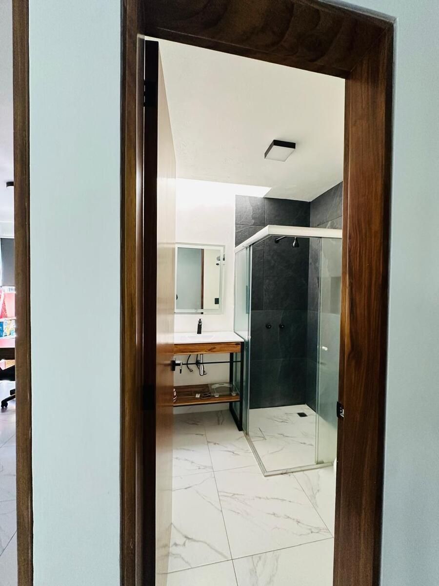 21 de 26: BAÑO RECAMARAS SECUNDARIAS